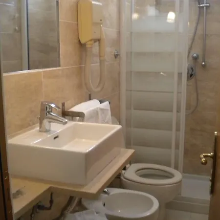 Touring فندق بيزا