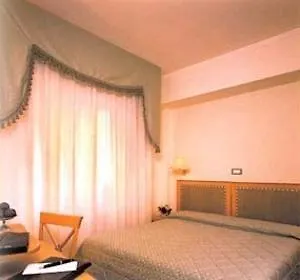 Отель Touring 3*